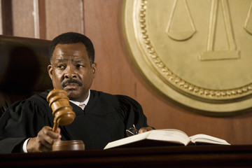 judge banging gavel
