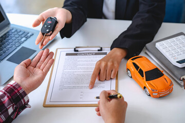 person selling auto insurance to someone